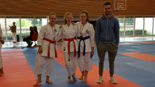 Les cadettes avec le coach